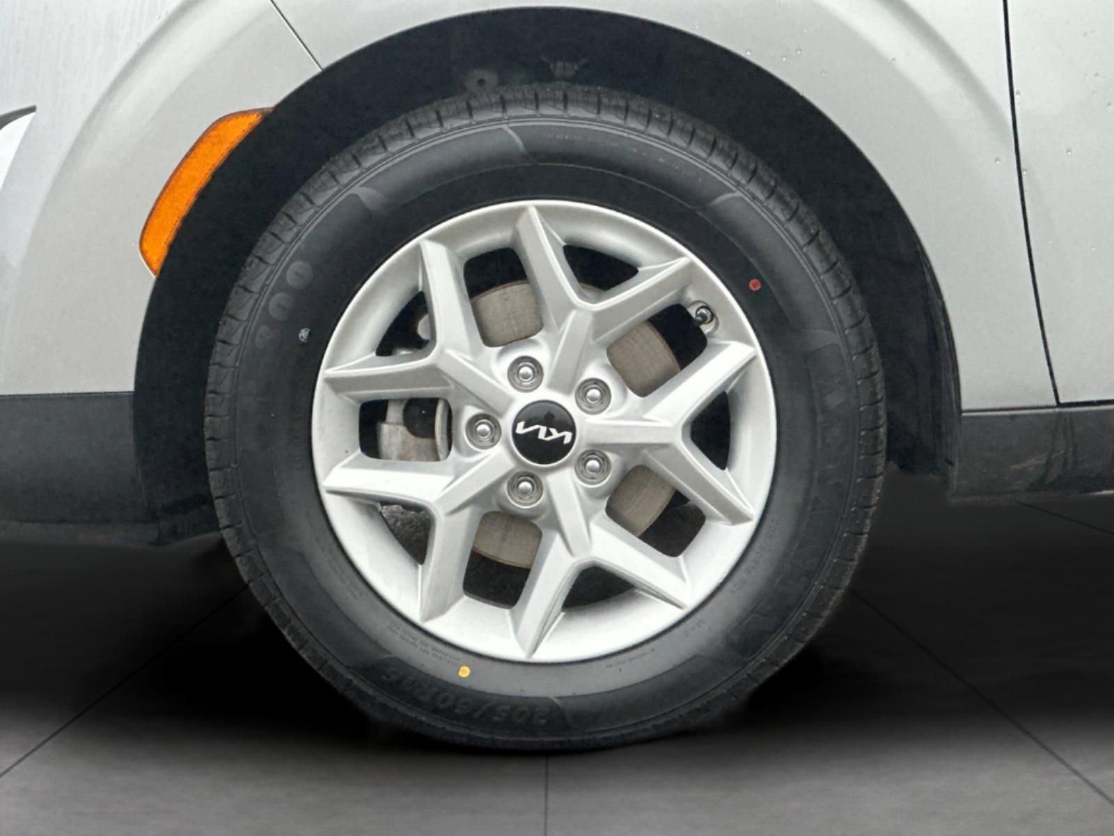 Used 2024 Kia Soul LX w/ Option Group 015 image 23