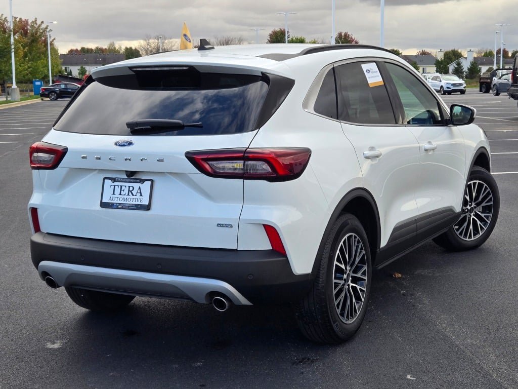 Certified 2025 Ford Escape SE FWD image 10