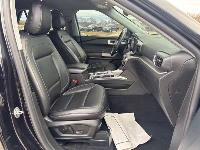 Certified 2023 Ford Explorer XLT w/ Equipment Group 202A image 16