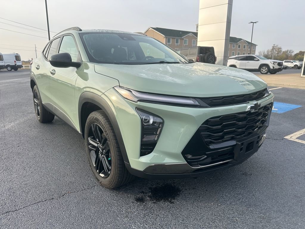 Used 2025 Chevrolet Trax ACTIV w/ Driver Confidence Package image 2