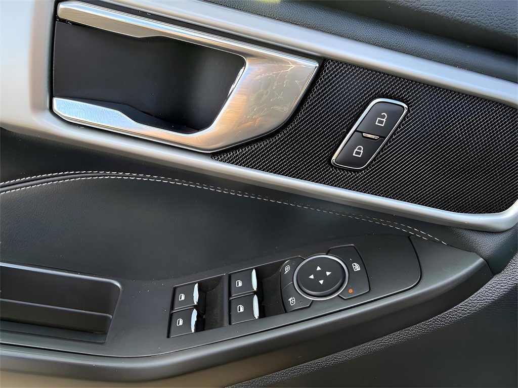 Certified 2020 Ford Explorer XLT w/ Equipment Group 202A image 26