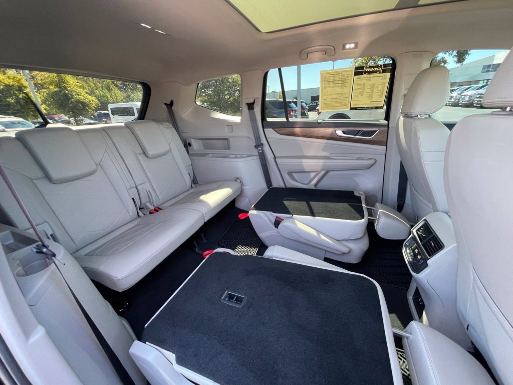 Used 2024 Volkswagen Atlas SE w/ Panoramic Sunroof Package AWD/4WD image 26