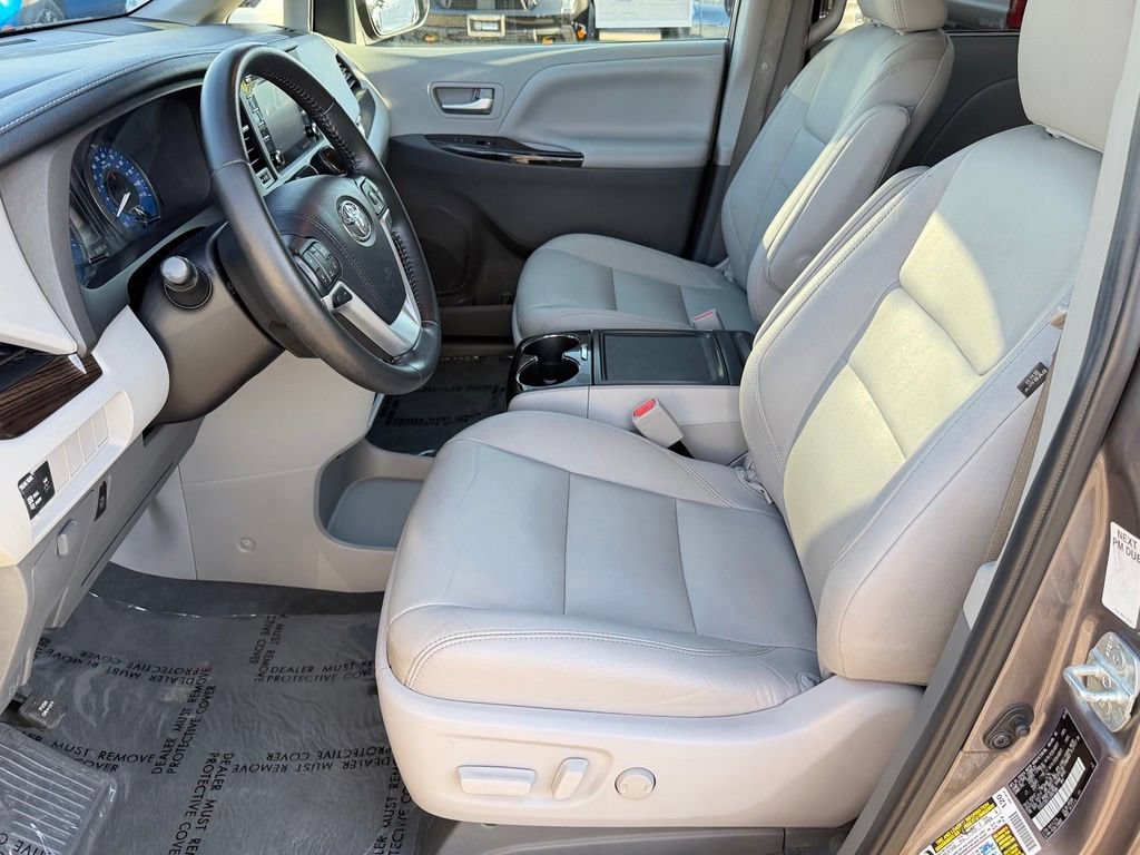 Used 2020 Toyota Sienna XLE FWD image 16