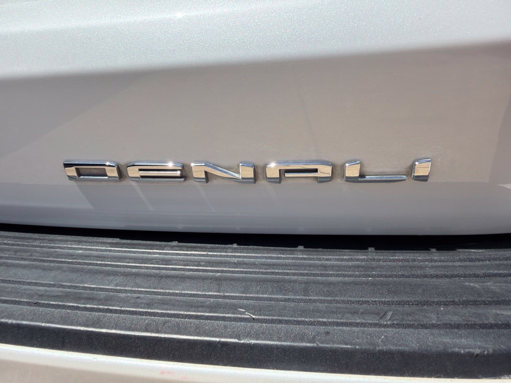 Used 2023 GMC Yukon XL Denali AWD/4WD image 15