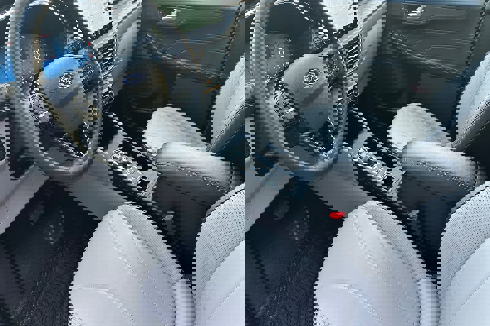 Certified 2025 Ford Escape SE w/ PHEV Premium Package image 11