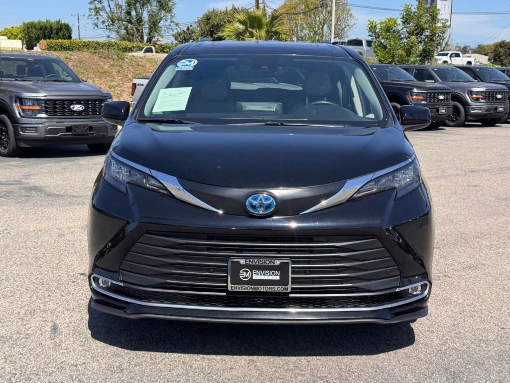 Used 2024 Toyota Sienna XLE image 6
