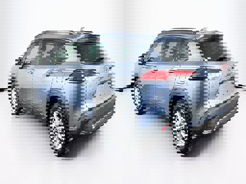 Used 2023 Toyota Corolla Cross LE image 3