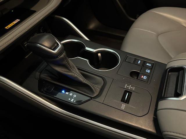 Used 2023 Toyota Highlander L image 29