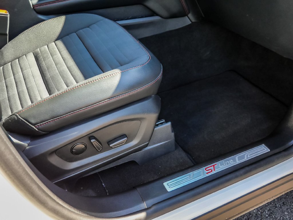 Certified 2025 Ford Explorer ST-Line RWD image 16