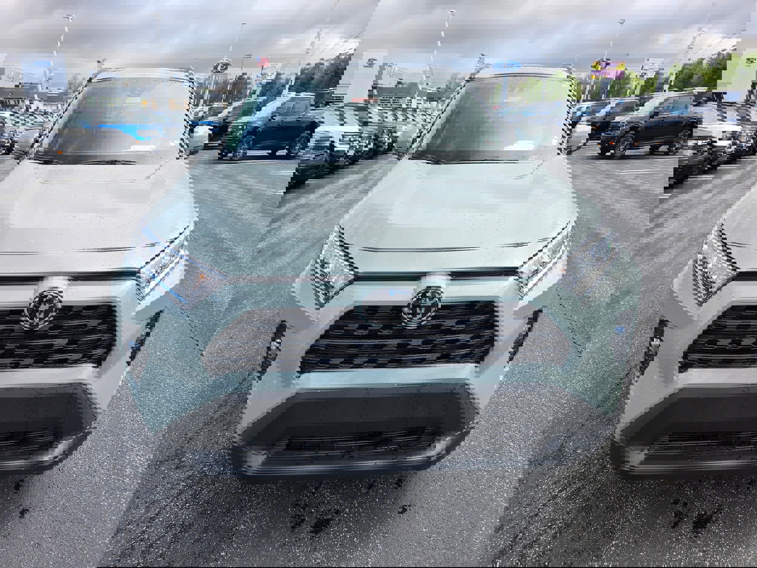 Used 2020 Toyota RAV4 XLE w/ Convenience Package AWD/4WD image 6