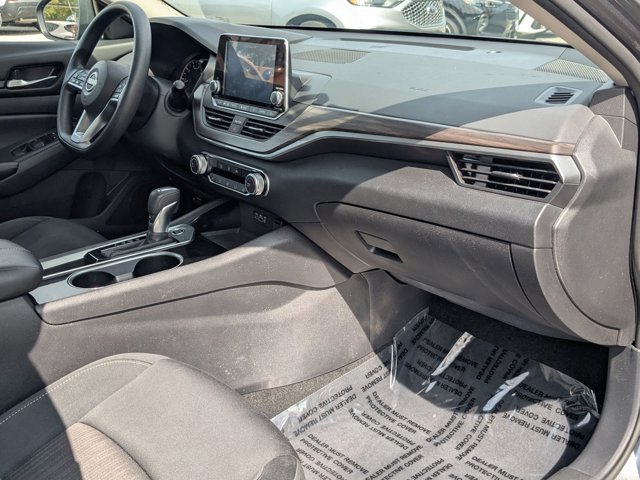 Used 2024 Nissan Altima 2.5 SV FWD image 29