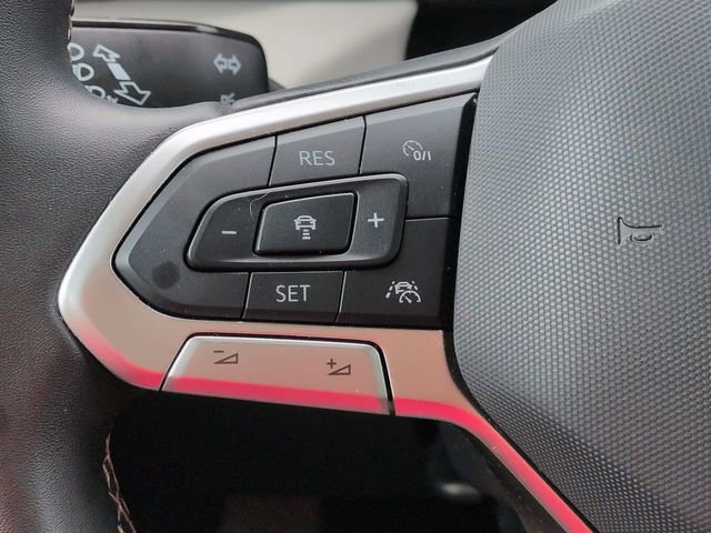 Used 2025 Volkswagen Taos SE FWD image 29