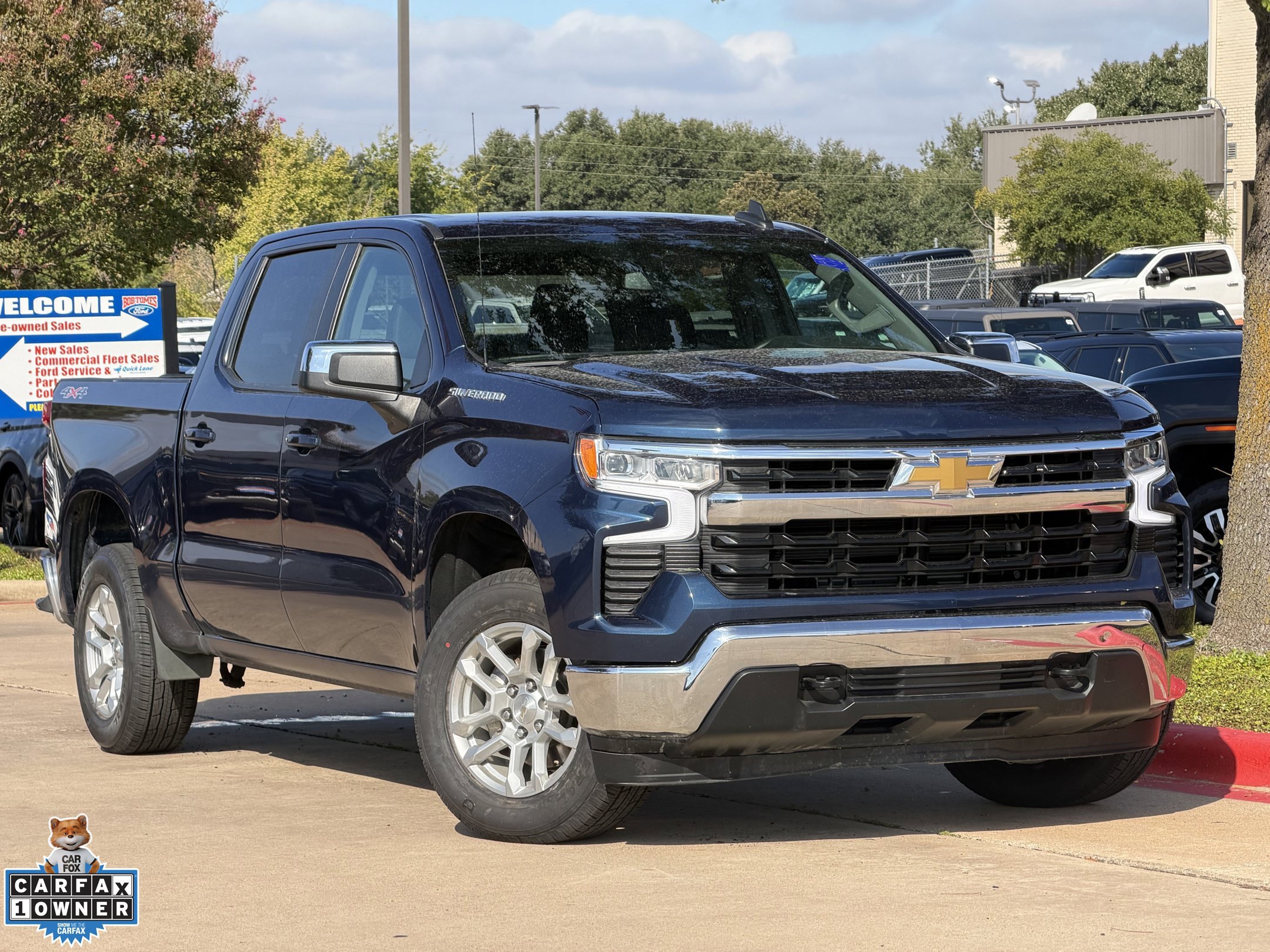 Used 2023 Chevrolet Silverado 1500 LT AWD/4WD image 2