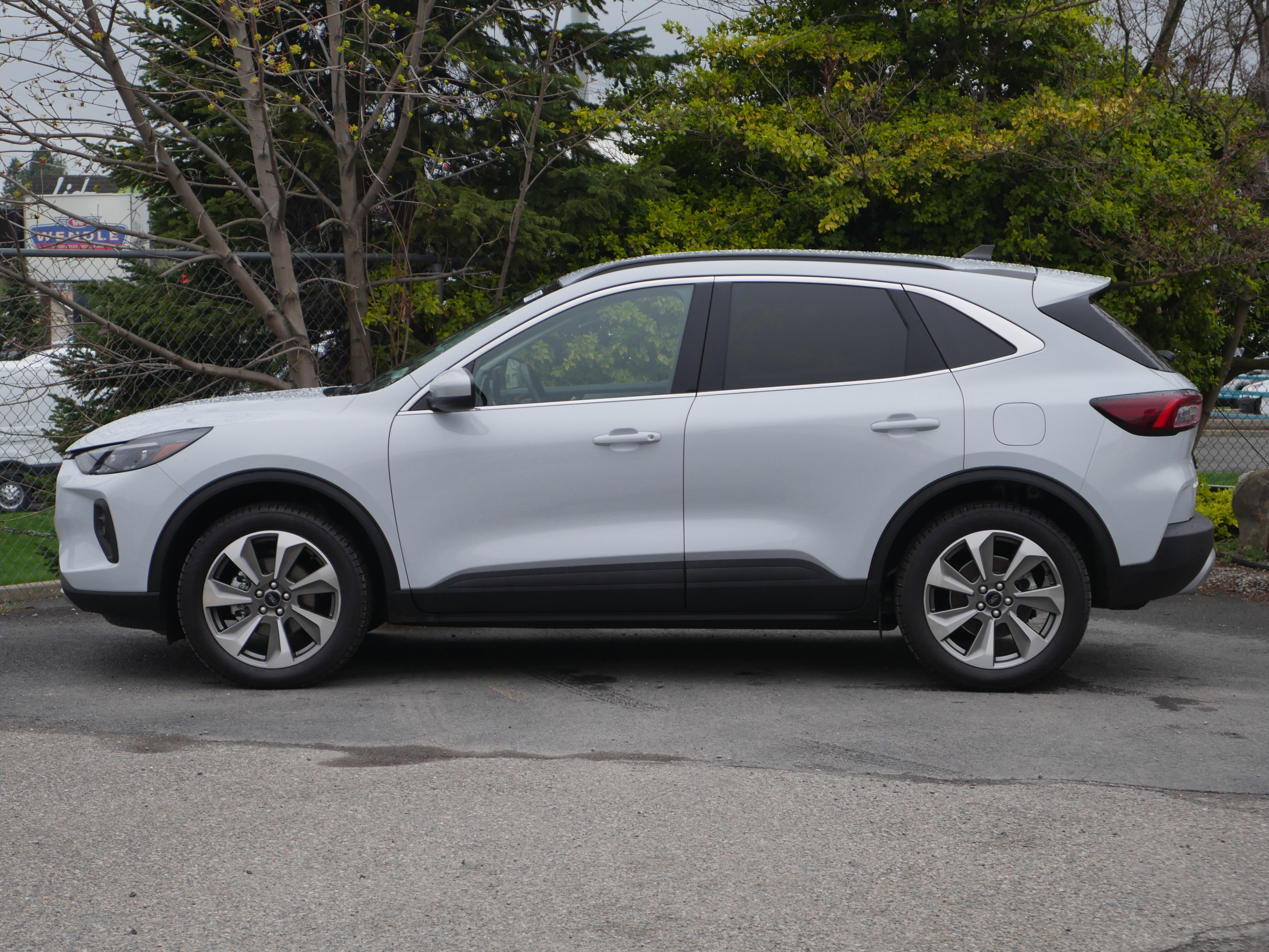 Certified 2025 Ford Escape Platinum AWD/4WD image 14