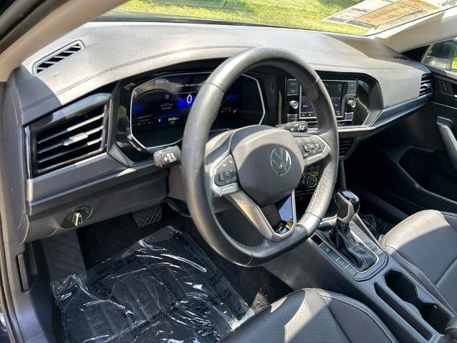 Used 2023 Volkswagen Jetta SE w/ Panoramic Sunroof Package FWD image 24