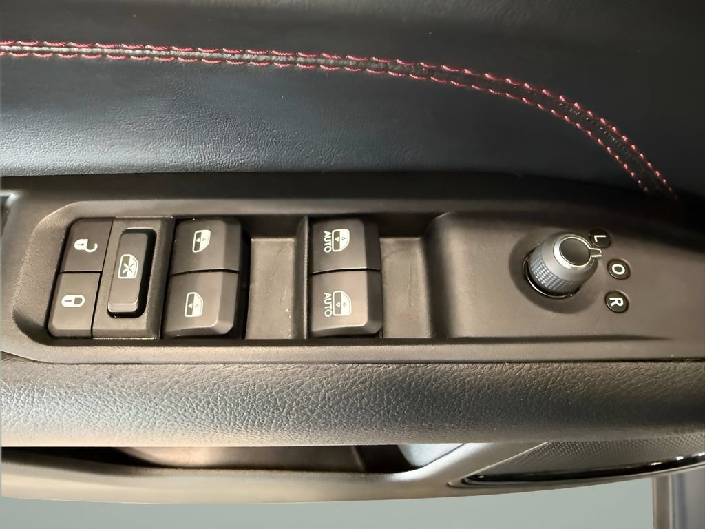 Used 2024 Jeep Compass Trailhawk AWD/4WD image 31