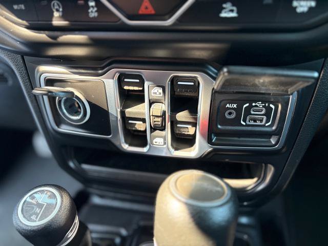 Used 2021 Jeep Gladiator Sport AWD/4WD image 23
