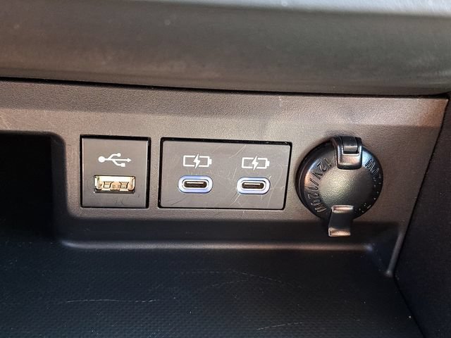 Used 2022 Toyota Highlander XLE AWD/4WD image 29
