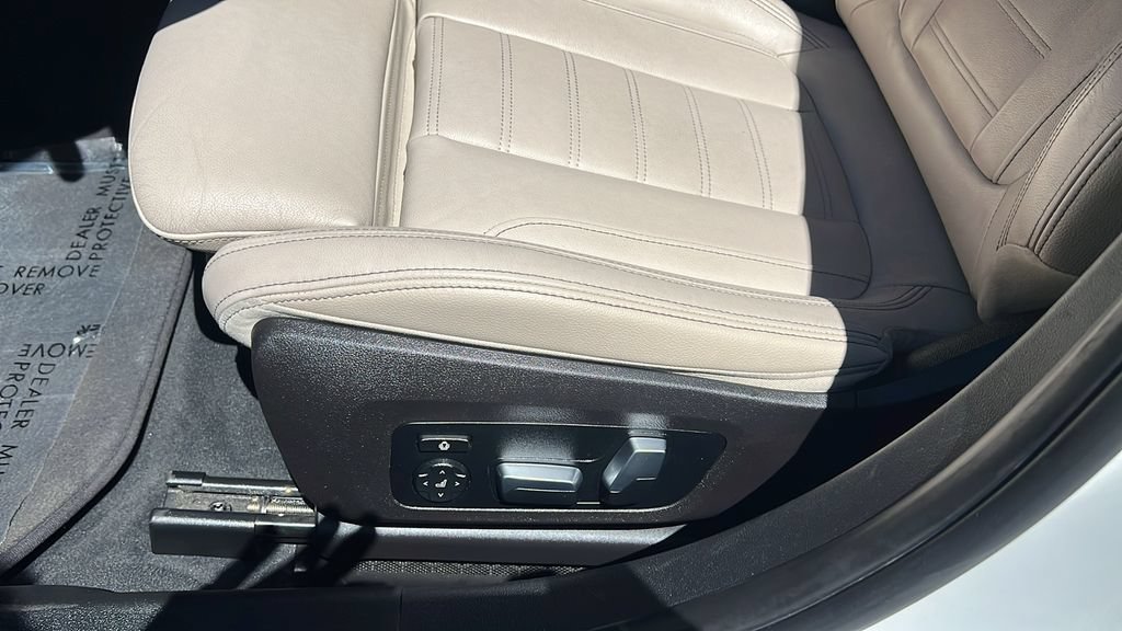Used 2020 BMW 330i Sedan w/ Premium Package RWD image 15
