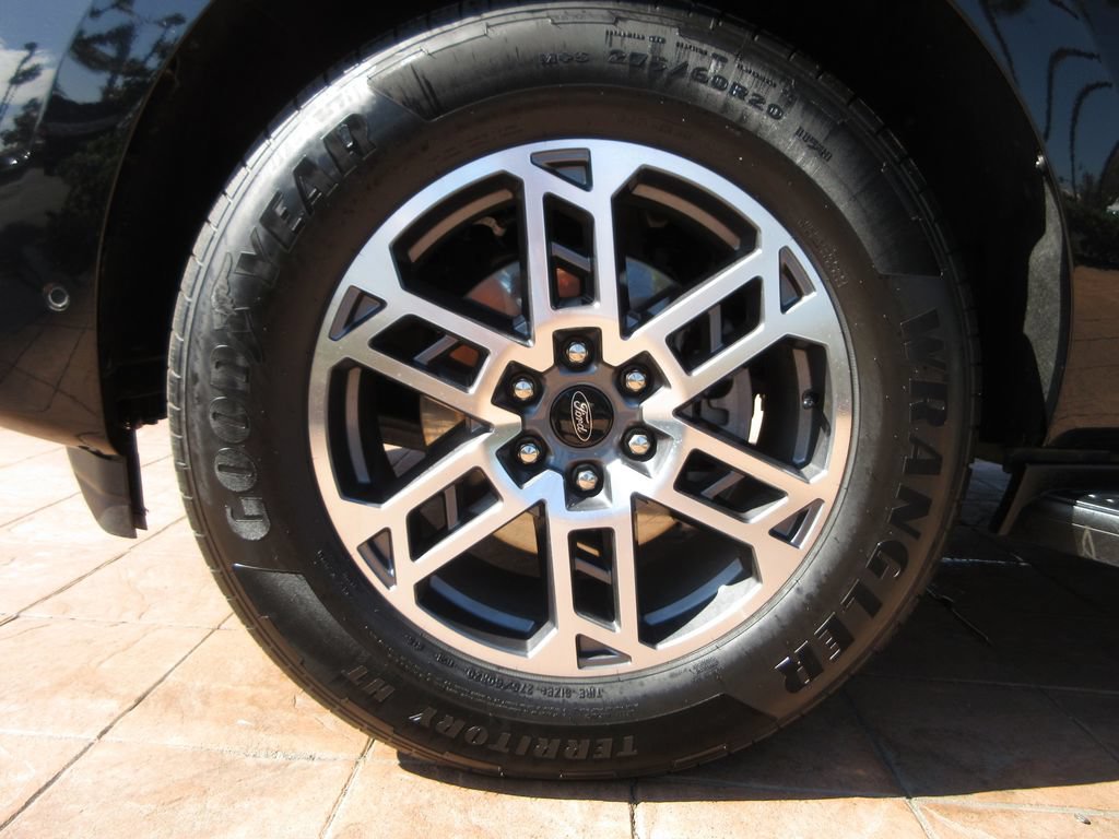 Certified 2025 Ford Expedition Max Active RWD image 9