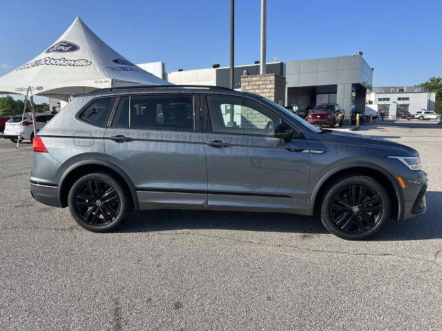 Used 2022 Volkswagen Tiguan SE R-Line FWD image 3