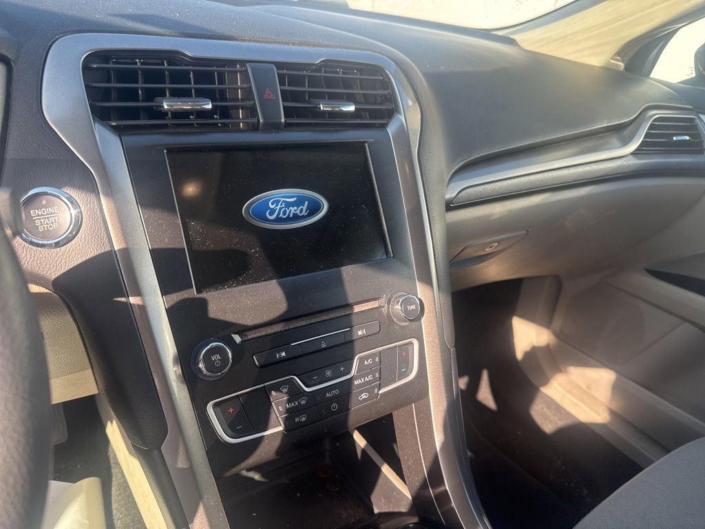 Certified 2018 Ford Fusion SE w/ Fusion SE Technology Package image 10