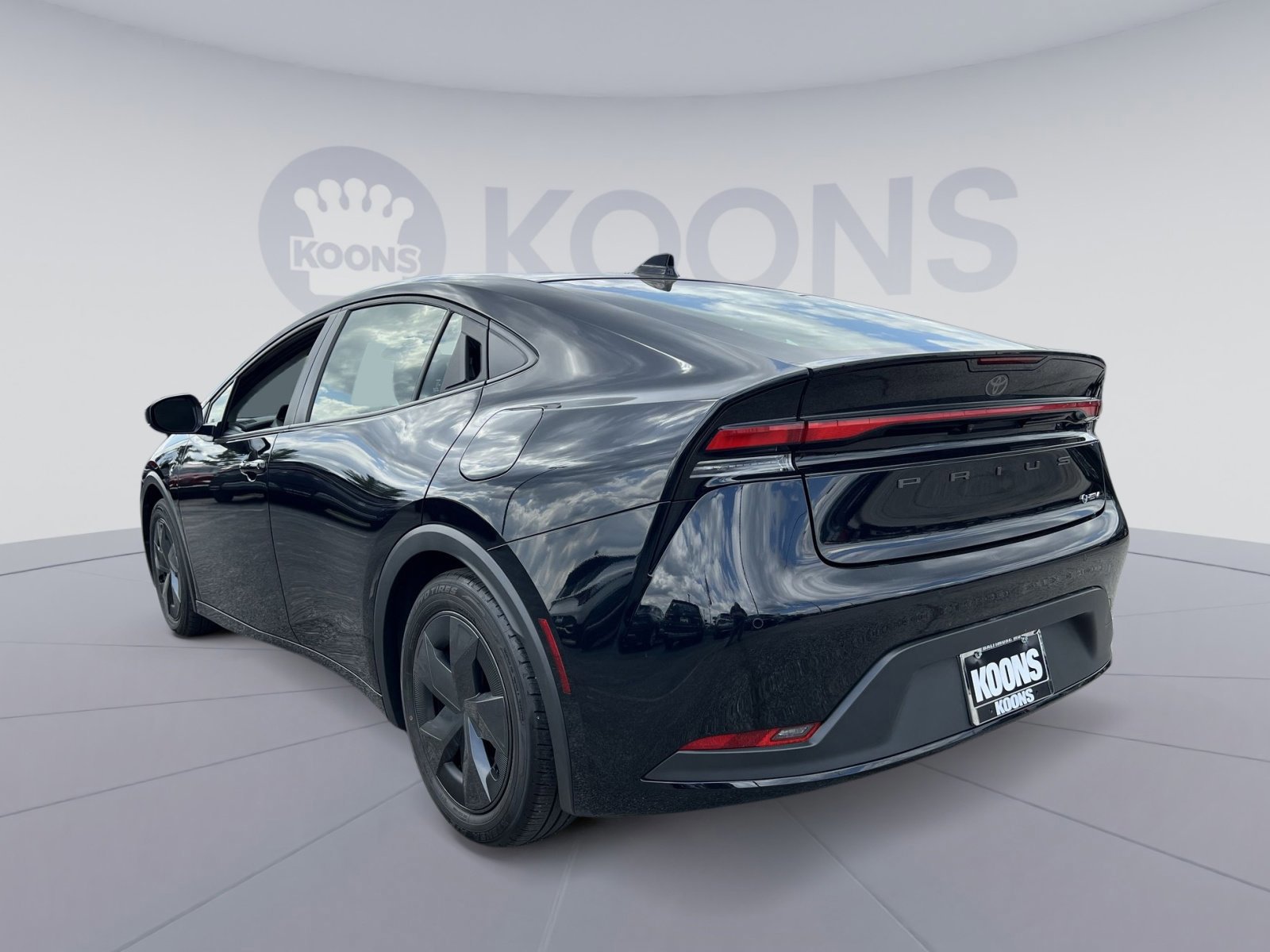 Used 2025 Toyota Prius LE image 5