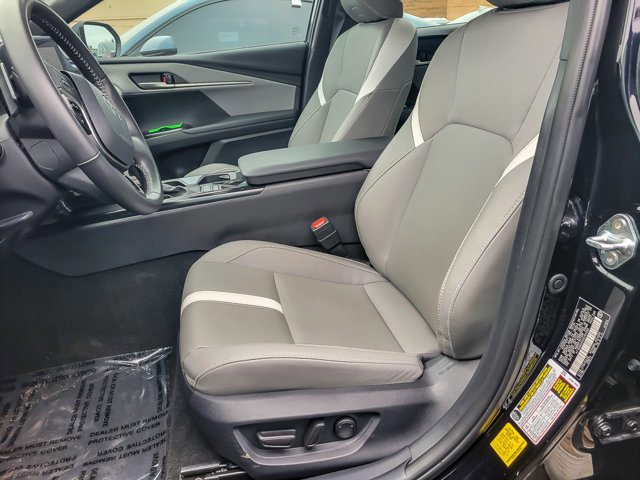 Used 2025 Toyota Camry SE image 8