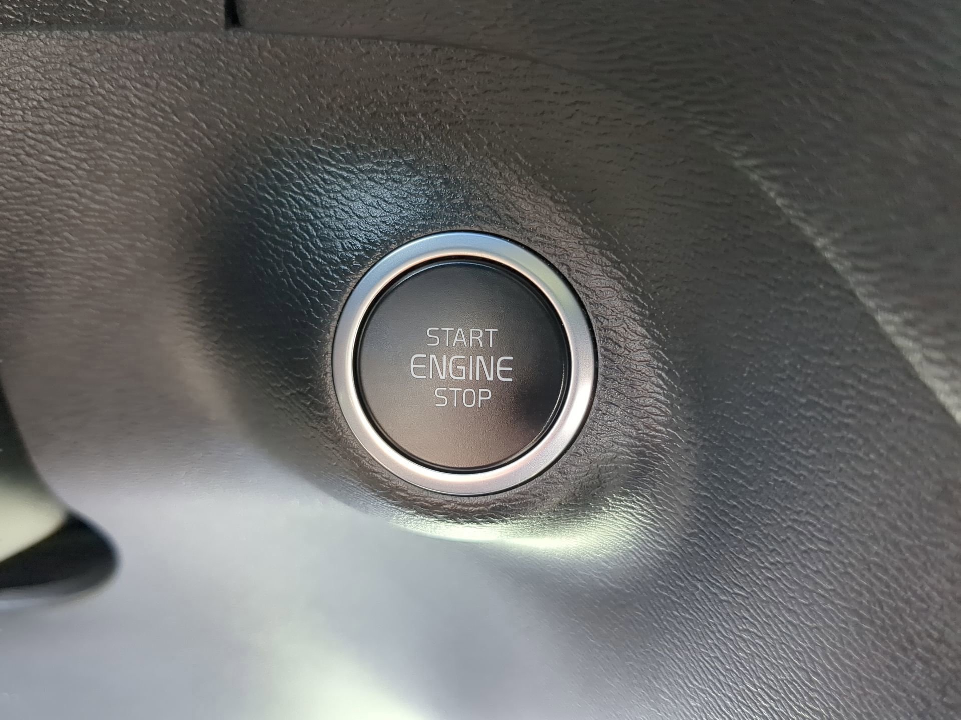 Used 2023 Volvo XC40 B5 Plus image 61