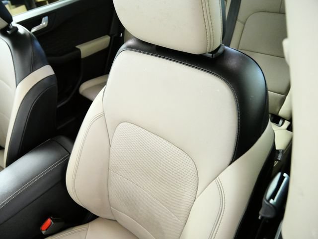 Certified 2020 Ford Escape Titanium w/ Titanium Premium Package 2.0 AWD/4WD image 18