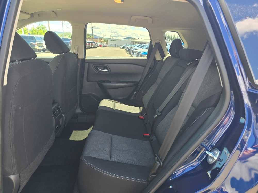 Used 2024 Nissan Rogue SV AWD/4WD image 16