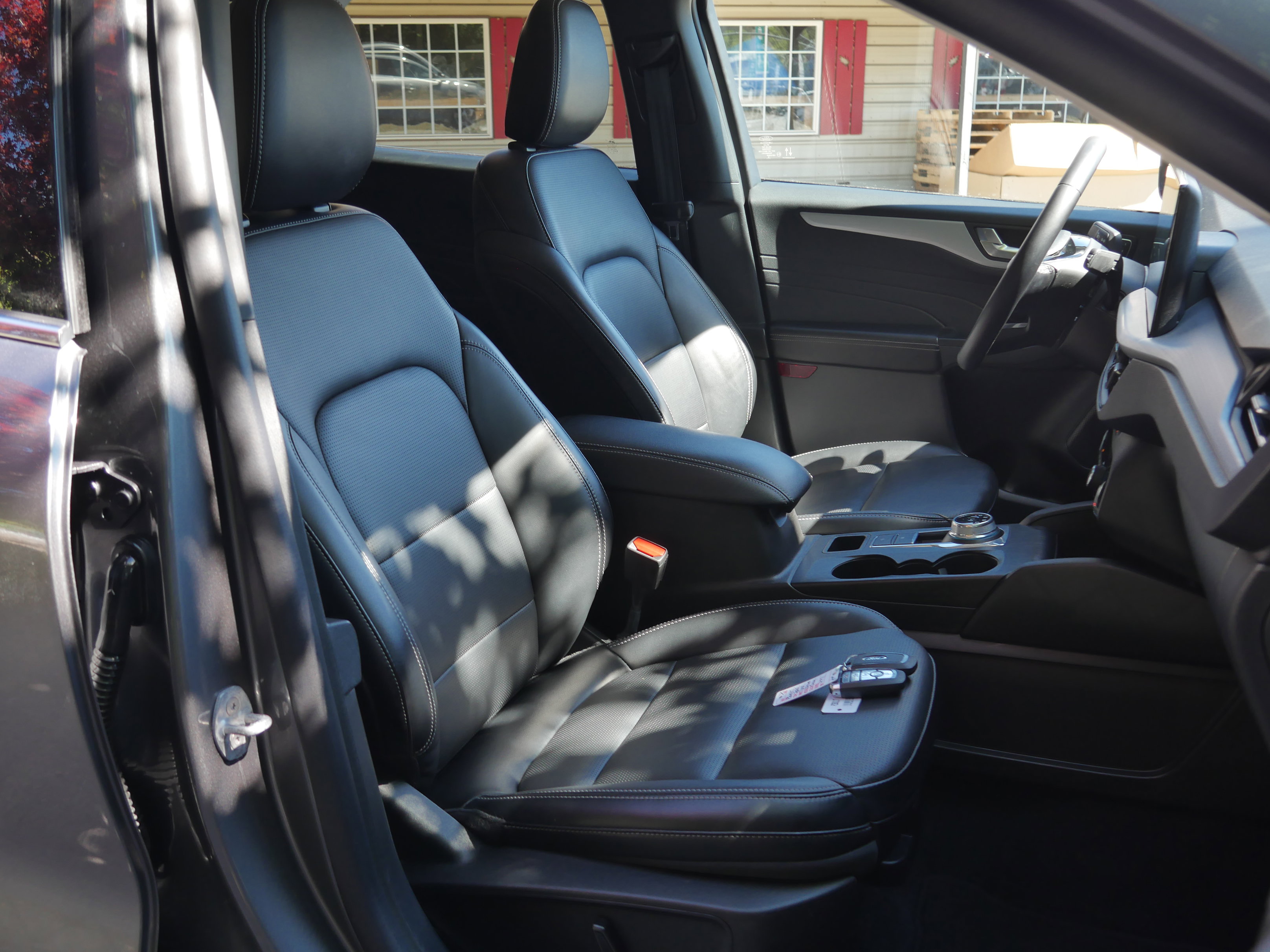 Certified 2025 Ford Escape Platinum AWD/4WD image 25