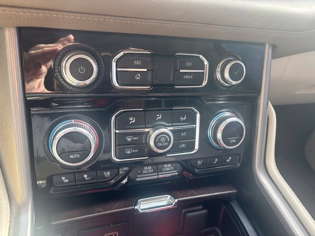 Used 2023 GMC Yukon XL Denali AWD/4WD image 23