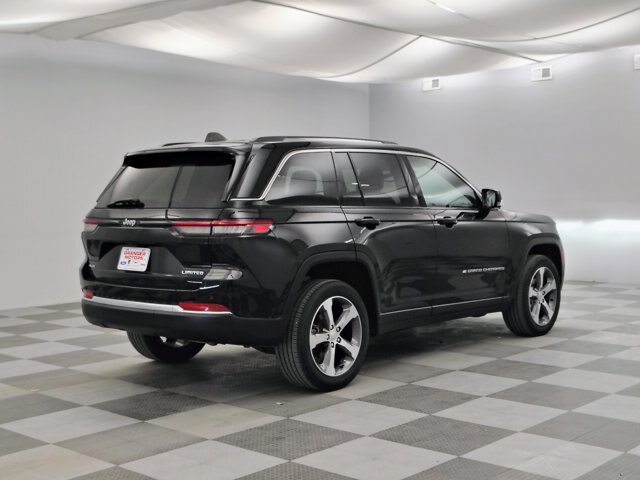 Used 2023 Jeep Grand Cherokee Limited AWD/4WD image 11