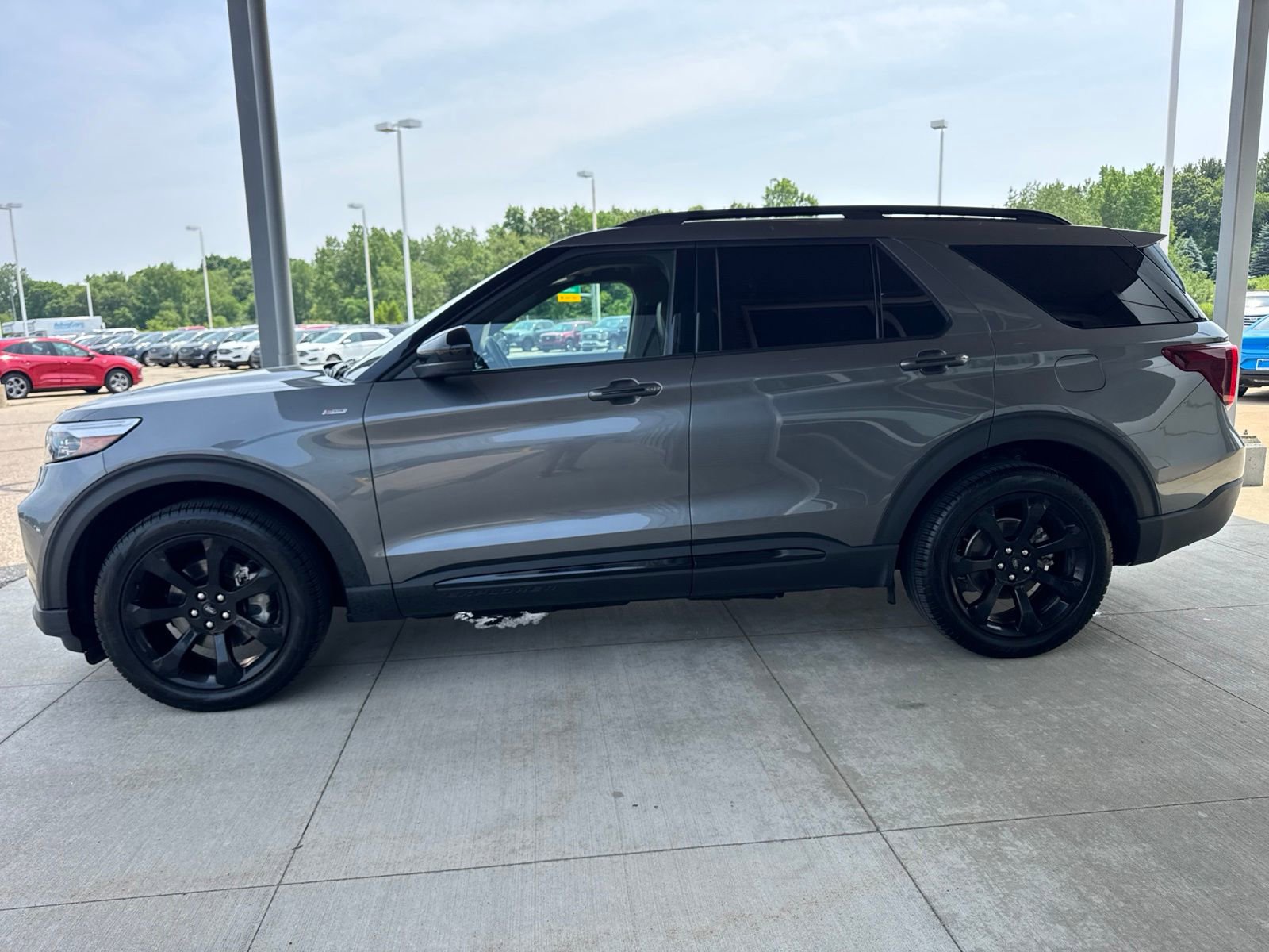 Certified 2024 Ford Explorer ST-Line w/ Class IV Trailer Tow Package AWD/4WD image 4
