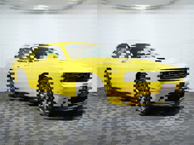 Used 2017 Dodge Challenger SXT Plus image 1