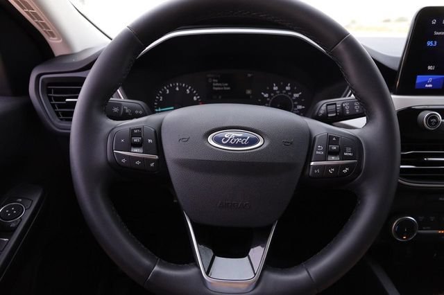 Certified 2022 Ford Escape SE w/ SE Sport Appearance Package FWD image 16