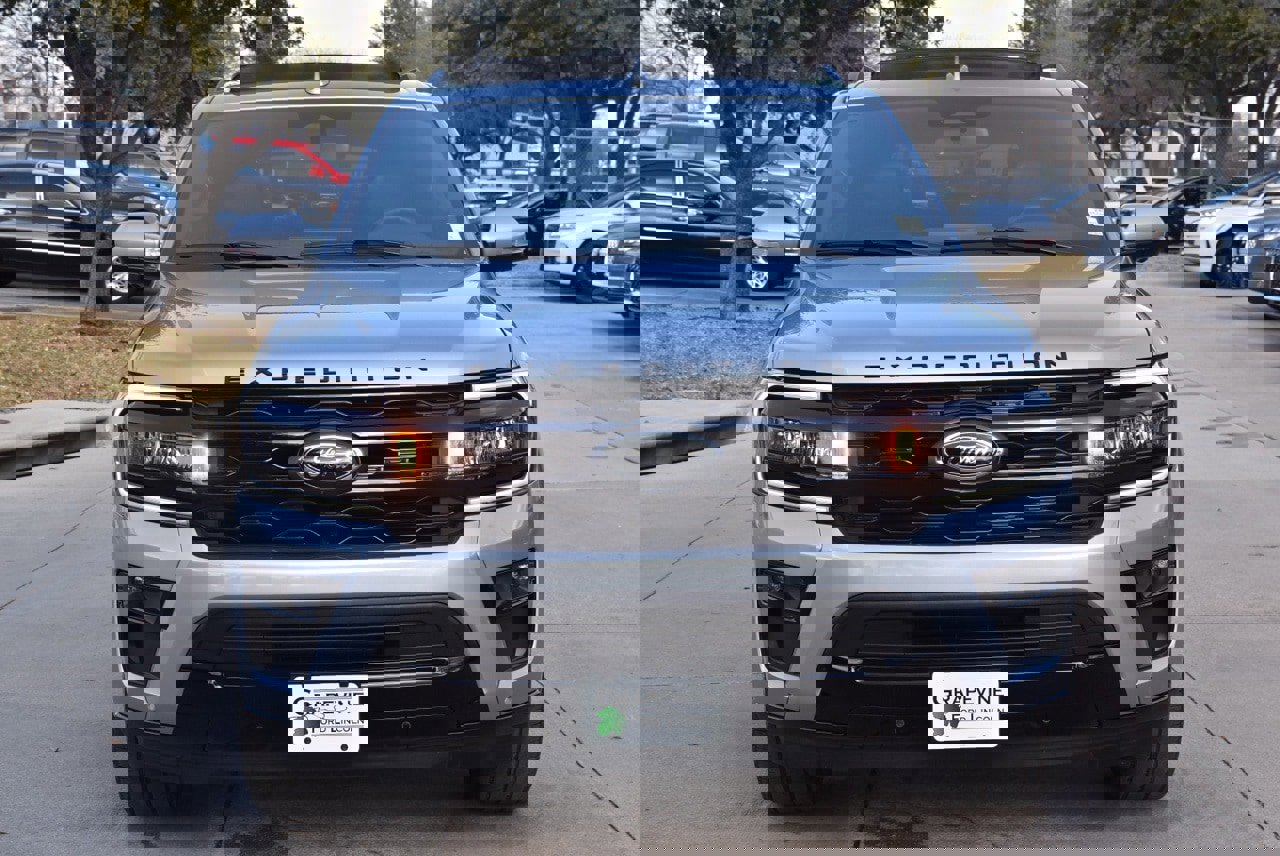 Certified 2024 Ford Expedition Limited image 3