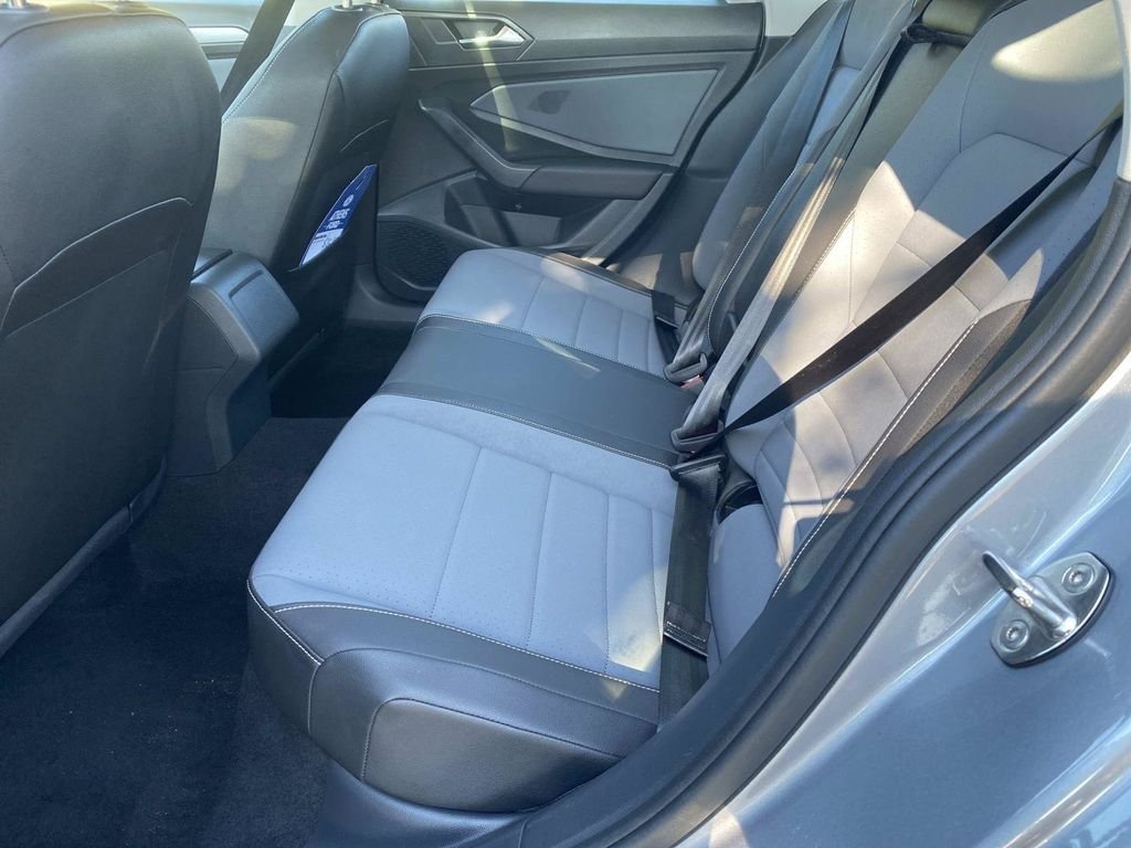 Used 2025 Volkswagen Jetta SE FWD image 14