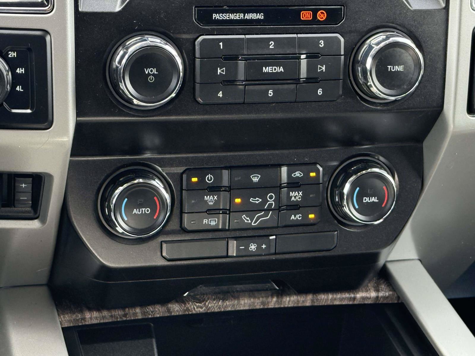 Certified 2019 Ford F250 Lariat w/ FX4 Off-Road Package AWD/4WD image 10