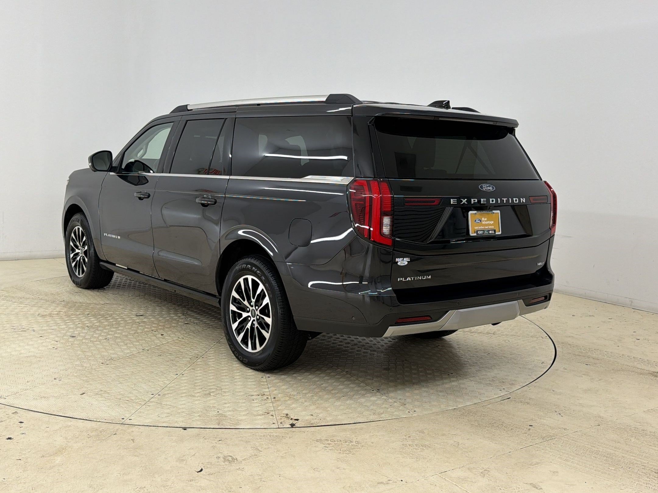Certified 2025 Ford Expedition Max Platinum AWD/4WD image 3
