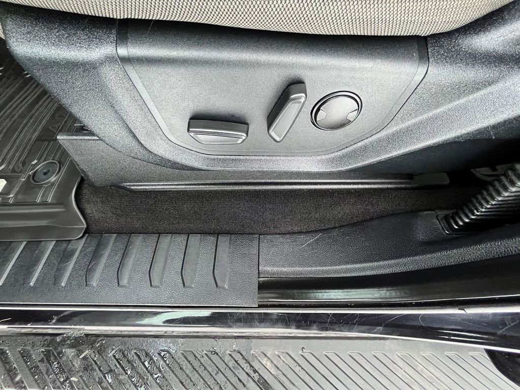 Certified 2019 Ford F150 XLT w/ Equipment Group 302A Luxury image 10