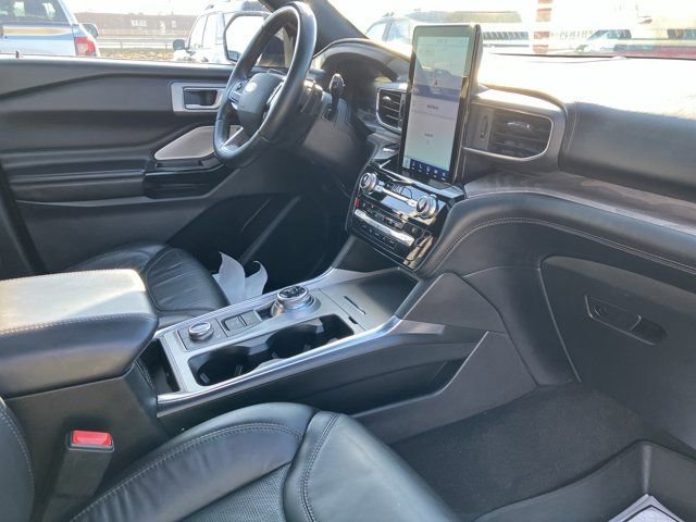 Certified 2021 Ford Explorer Platinum w/ Equipment Group 601A image 16