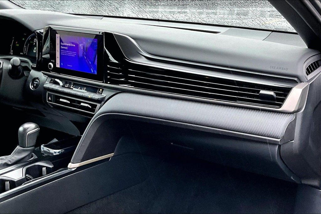 Used 2025 Toyota Camry SE FWD image 15