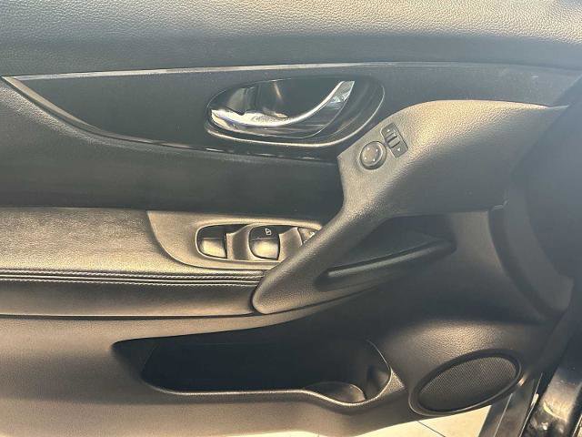 Used 2017 Nissan Rogue S image 20