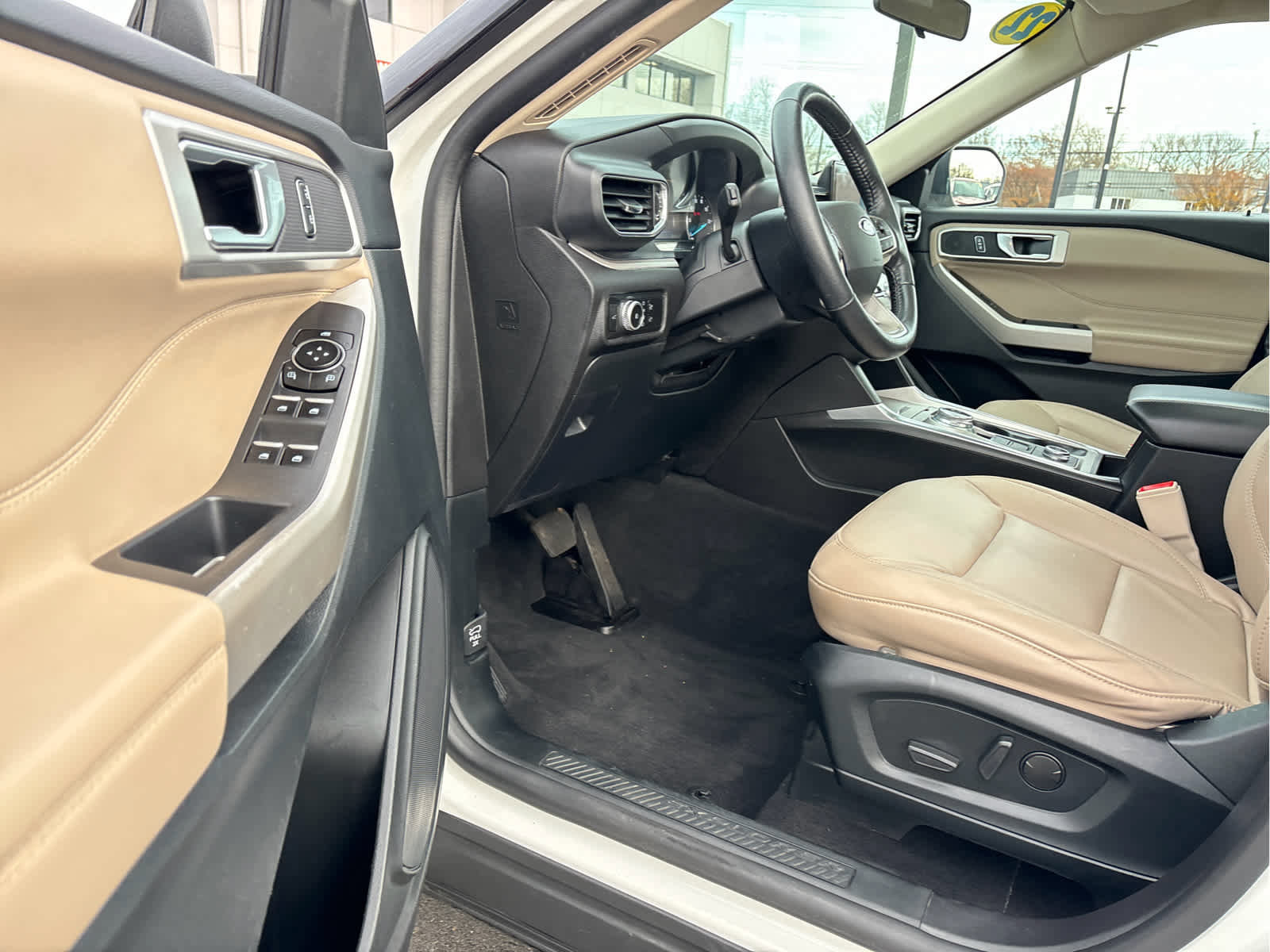 Certified 2022 Ford Explorer XLT w/ Equipment Group 202A image 12