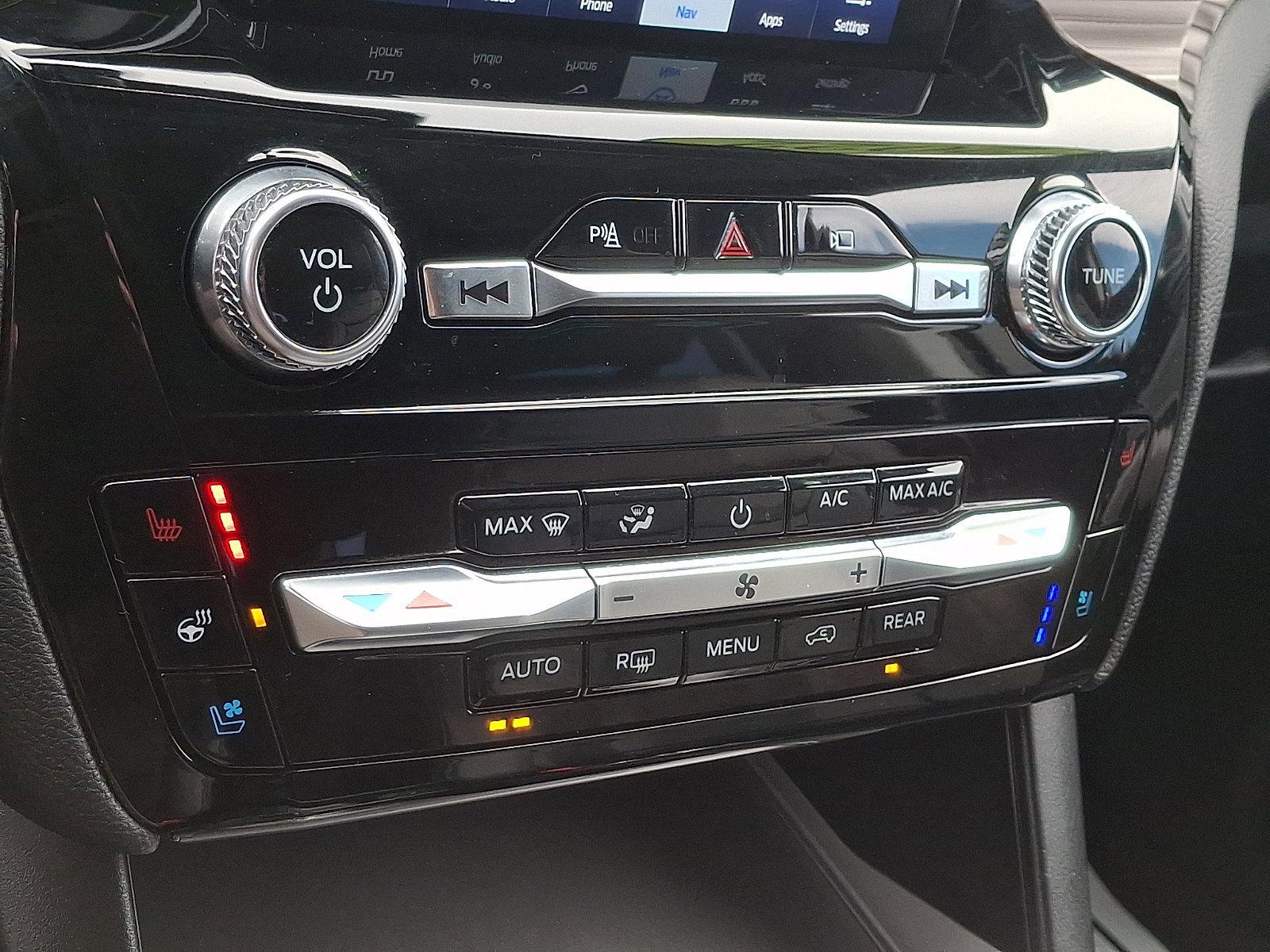 Certified 2022 Ford Explorer Limited w/ Limited Technology Package image 16