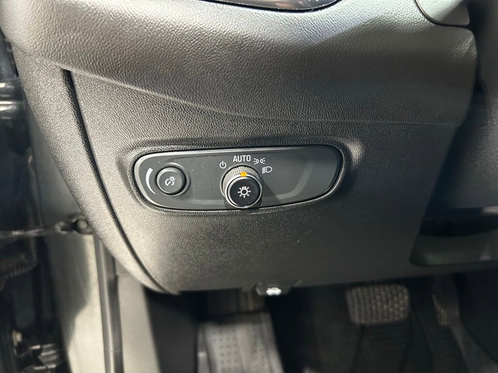 Used 2020 Chevrolet Equinox LT w/ LPO, Floor Liner Package AWD/4WD image 12