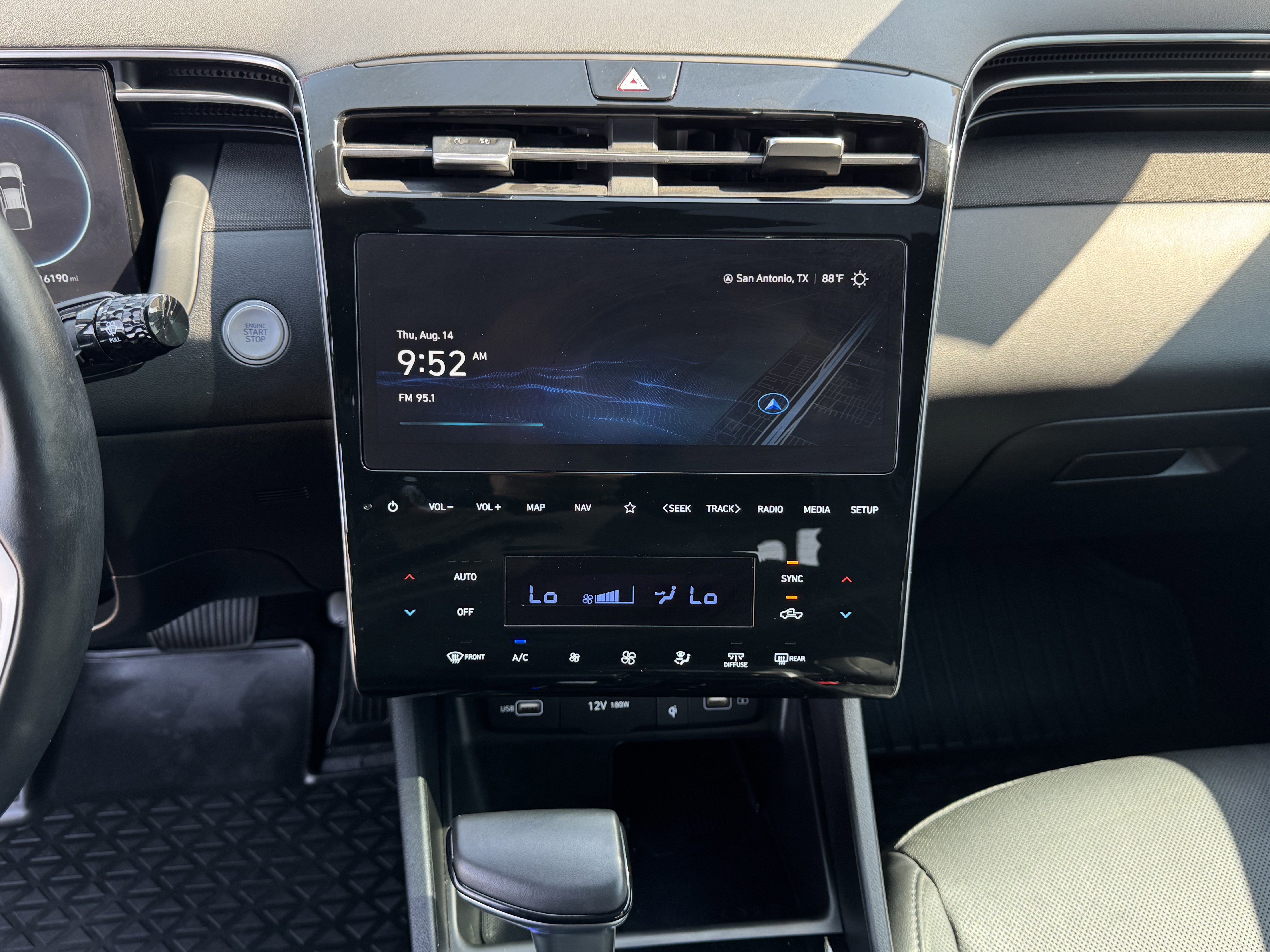 Used 2024 Hyundai Santa Cruz Limited image 17