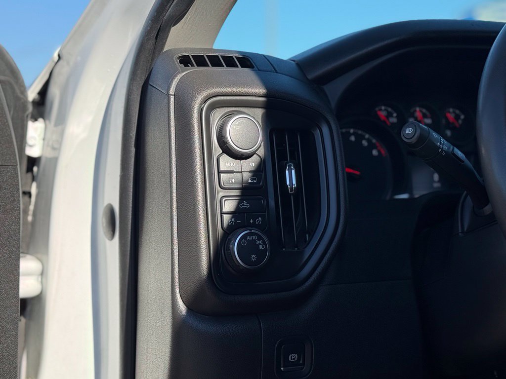 Used 2023 Chevrolet Silverado 1500 Custom AWD/4WD image 10